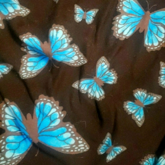 Really cute butterfly top with off sholder - Picture 2 of 2